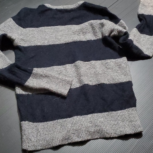 Sweater - Picture 3 of 3